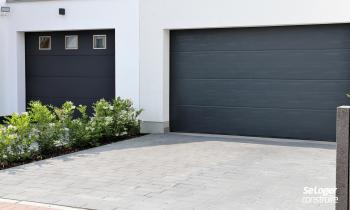 Construction d'une maison : comment bien choisir sa porte de garage ?