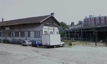 Ancienne gare de marchandises désormais tiers-lieu éco-responsable, la Cité Fertile de Pantin illustre la cohérence de la reconquête des friches urbaines. © Google Street View