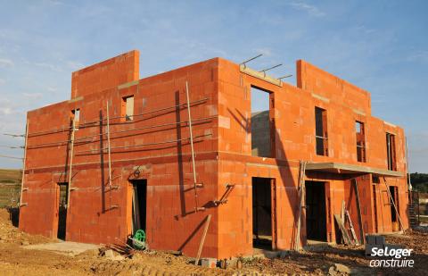 Combien de temps ça prend de construire une maison ?