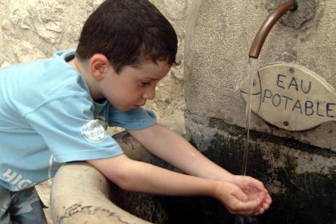 Votre commune peut-elle vous refuser le raccordement au réseau public d’eau potable ?