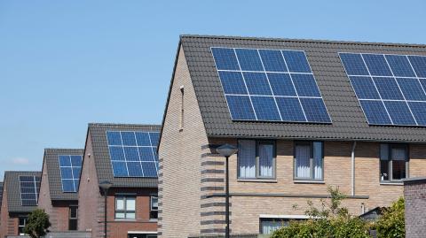 La RE 2020 impose aux habitations de produire plus d'énergie qu'elles n'en consomment. ©Esbobeldijk