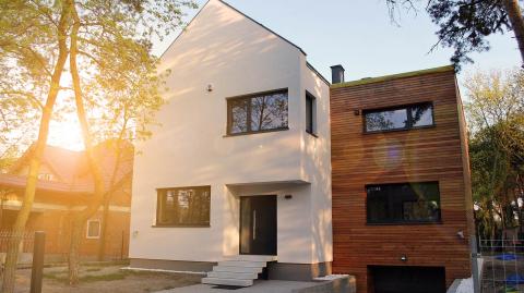Les maisons à ossature bois présentent une meilleure résistance thermique que les maisons traditionnelles. © Grand Warszawski - Shutterstock