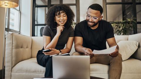 Faites le point sur vos besoins et les spécificités de vos biens et équipements pour choisir une assurance habitation optimale. © Delmaine Donson - Getty images