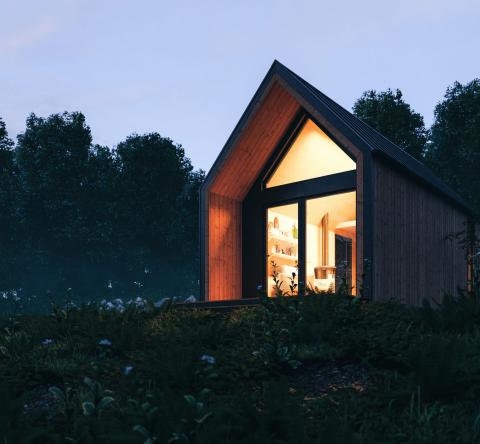 Une maison écologique, de nuit.